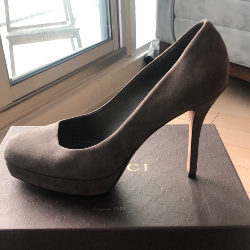 Gucci grey pumps size 41
